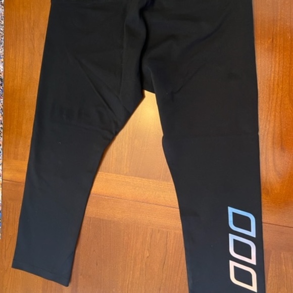 LORNA JANE Crop Legging Size M - Picture 1 of 2